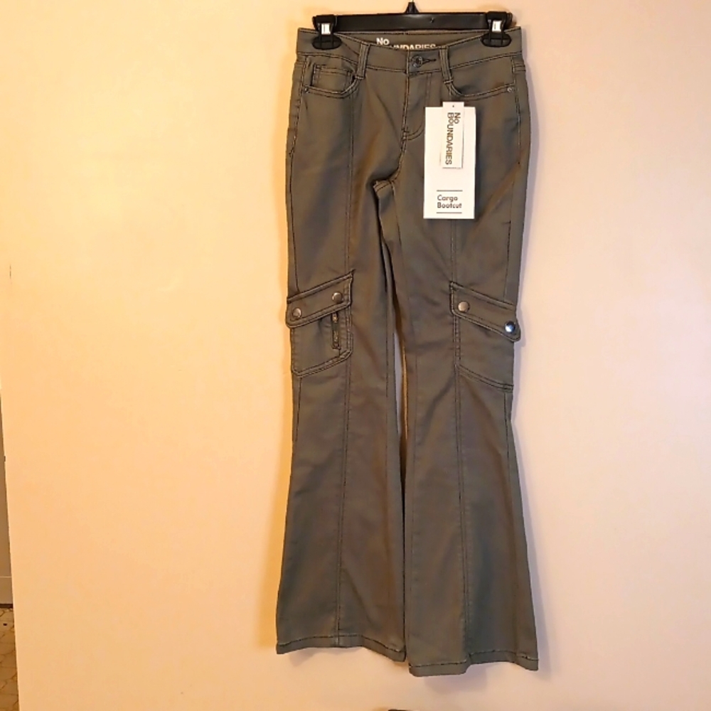 No Boundaries Cargo Pants - Picture 4 of 5